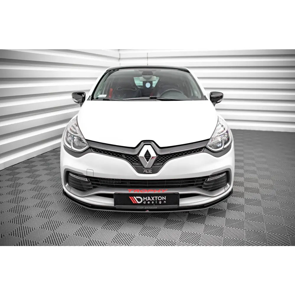 Spoiler til Renault Clio RS Mk4 Street Pro sett forfra med svarte detaljer og sporty frontdesign.