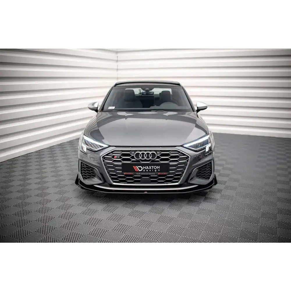 Frontspoiler på Audi S3/A3 S-Line 8Y med Street Pro V.1 og flaps, sett rett forfra innendørs.