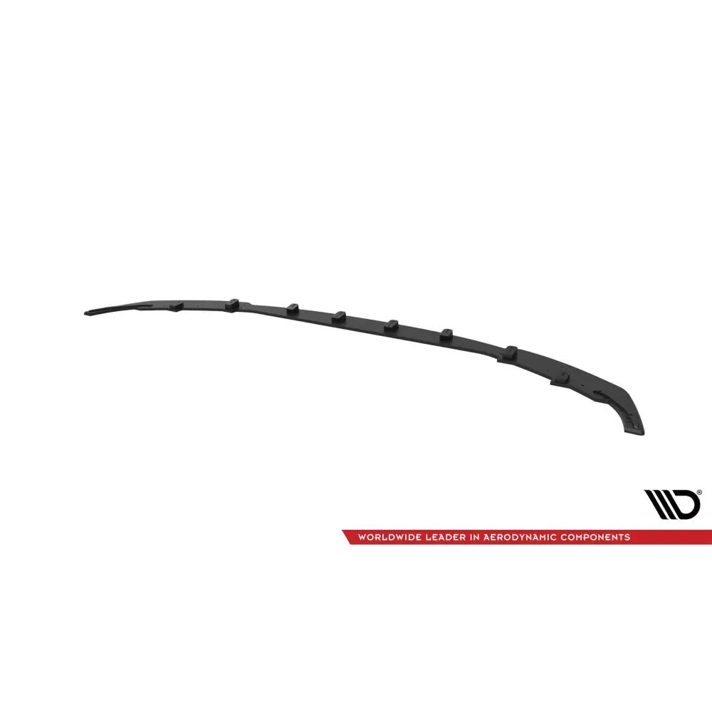 Front lip til BMW M2 G87 Street Pro V1, svart spoiler med festeutstikk, sett skrått mot hvit bakgrunn.