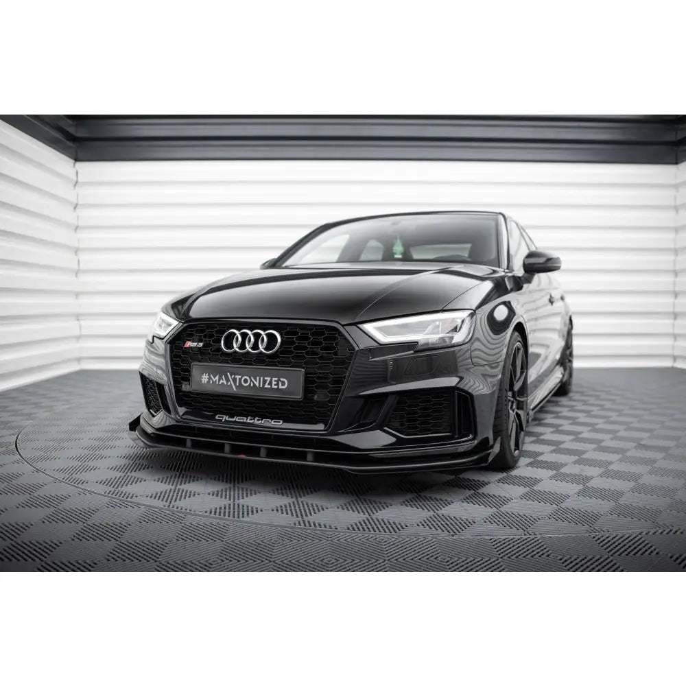 Frontspoiler Street Pro V1 med flaps på Audi RS3 Sedan 8V Facelift, sort bil i lyst, mønstret rom.