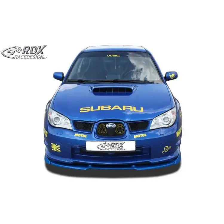 Front lip på Subaru Impreza 3 WRX 05-07 med blå lakk, gule dekaler og ekstra lykter, sett forfra.