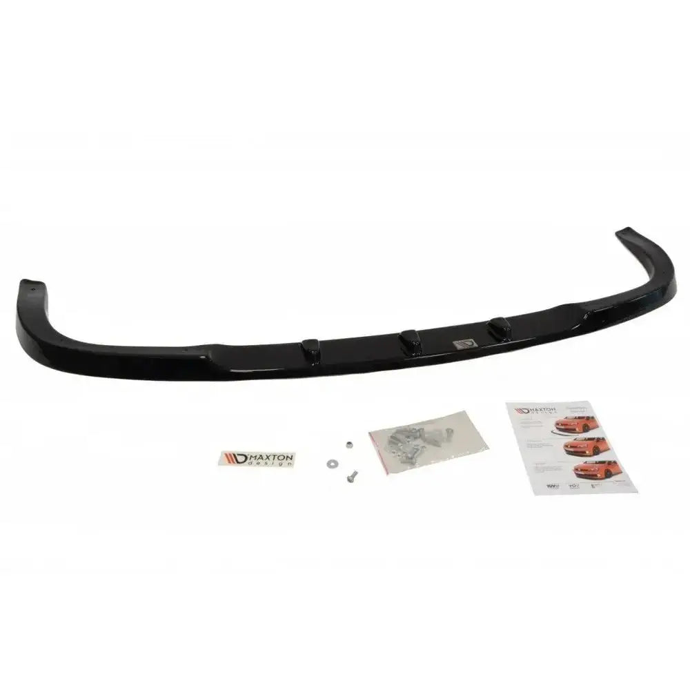 Front splitter Subaru Impreza GT, sort glanset spoiler med monteringsutstyr og instruksjonsark på hvit bakgrunn.