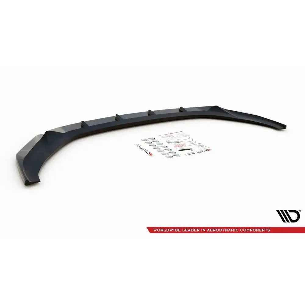 Front lip Audi A7 C8 V.1 18- med monteringsutstyr og instruksjoner sett fra skrå vinkel på hvit bakgrunn.