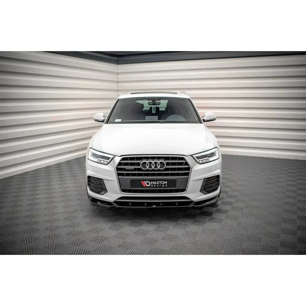 Frontleppe Audi Q3 S-Line 8U Facelift 14-18 vist på hvit SUV med kromgrill og LED-lykter.