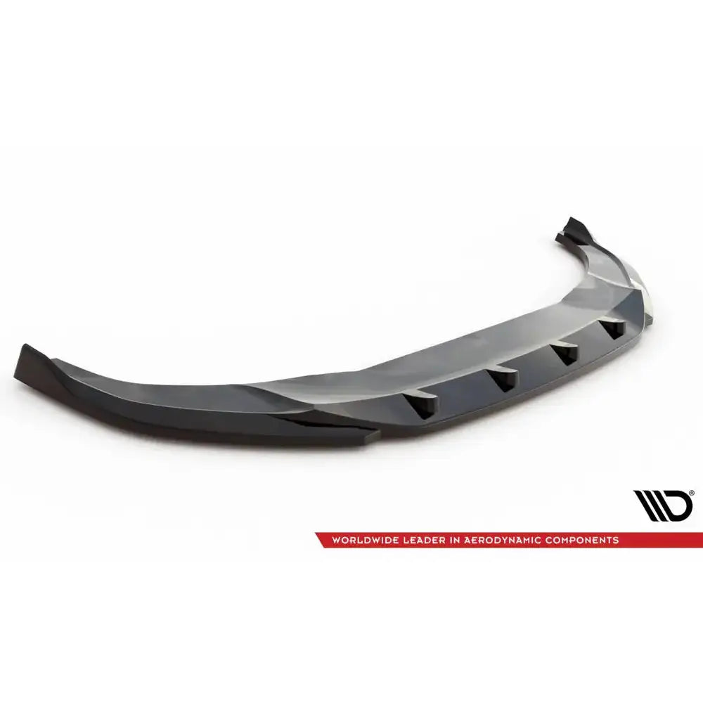 Front lip Audi Q3 S-Line F3 V.1 i sort plast med markerte vinkler og finner, skrå vinkel mot hvit bakgrunn.