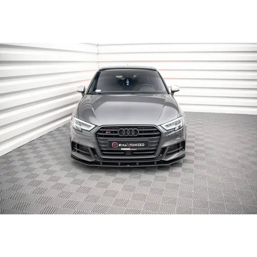 Frontspoiler på Audi S3 Sportback 8V Facelift sett forfra med svart grill og markante frontlykter.