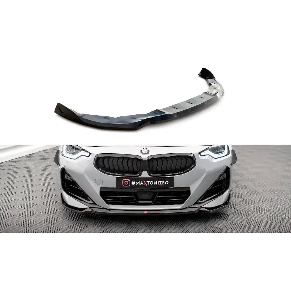 Frontleppe til BMW 2 Serie Coupe M-Pack G42, sort splitter montert på grå bil sett forfra.