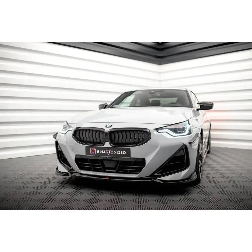Front splitter på BMW 2 Serie Coupe M-Pack G42 med mørk grill og sporty frontfanger.