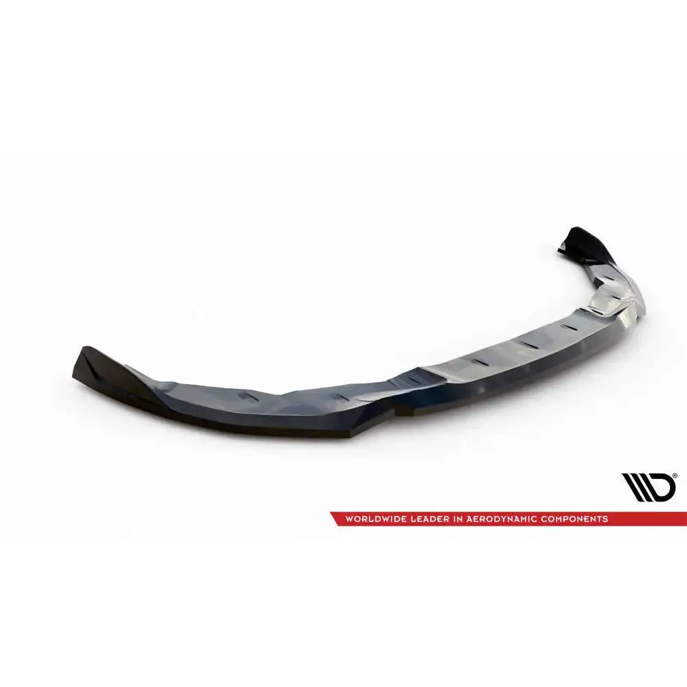 Front lip til BMW 2 Serie Coupe M-Pack G42, sort plast med markerte kanter sett skrått ovenfra.