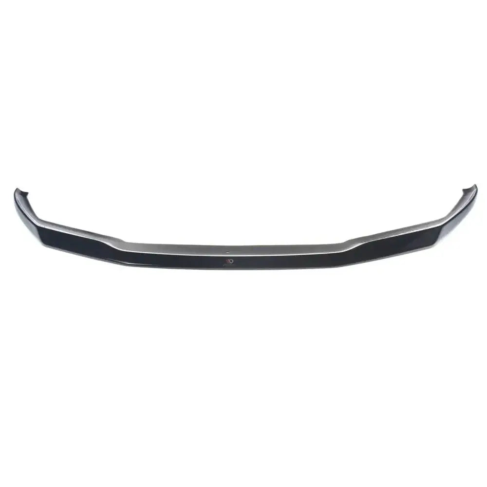 Frontspoiler til BMW M5 F90 V.1 i sort, glossy plast med buede ender, sett rett forfra.