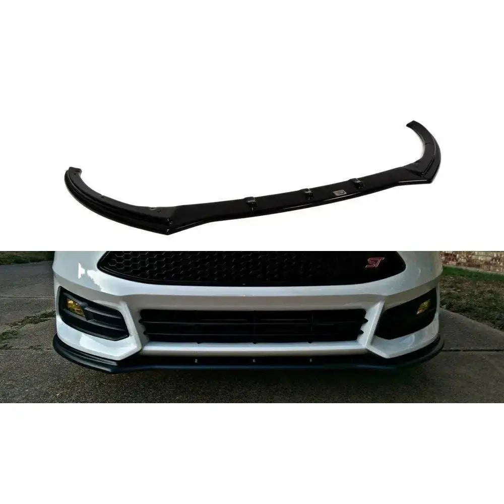 Frontspoiler til Ford Focus ST Mk3 Facelift V.1 i sort plast, vist foran på hvit bil.