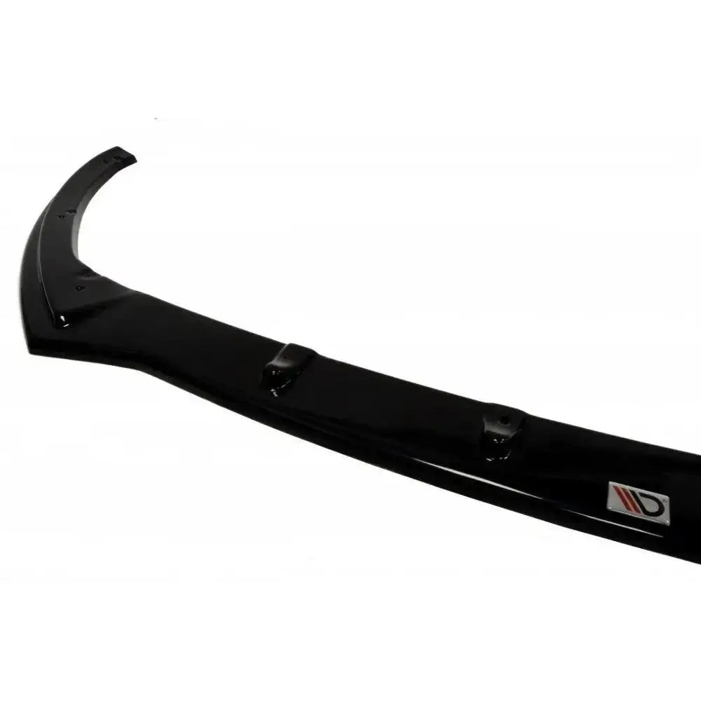 Frontleppe til Ford Focus ST Mk3 Facelift V.1 i sort glanset plast, skrå vinkel med synlig logo.