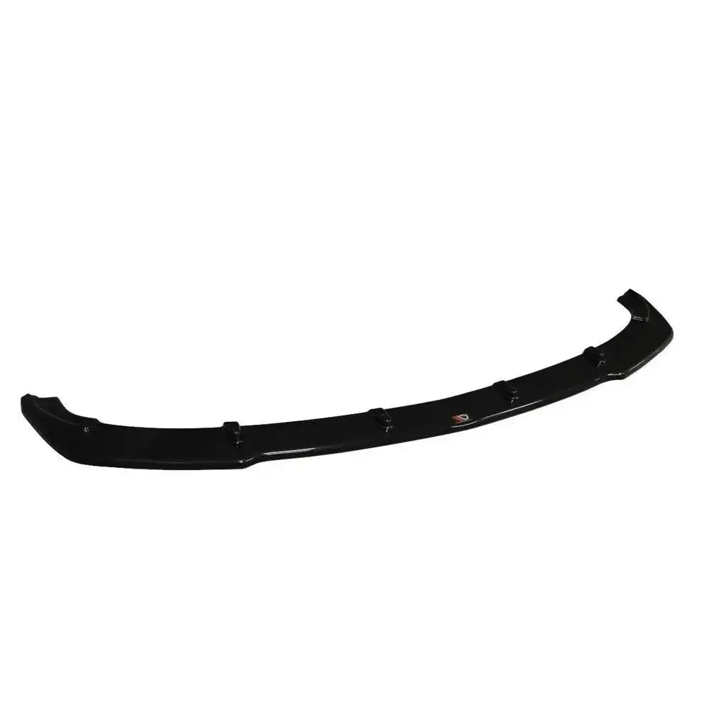 Frontleppe til Infiniti G37 Sedan V.1 i sort, glanset finish, vist fra skrå vinkel med monteringspunkter.