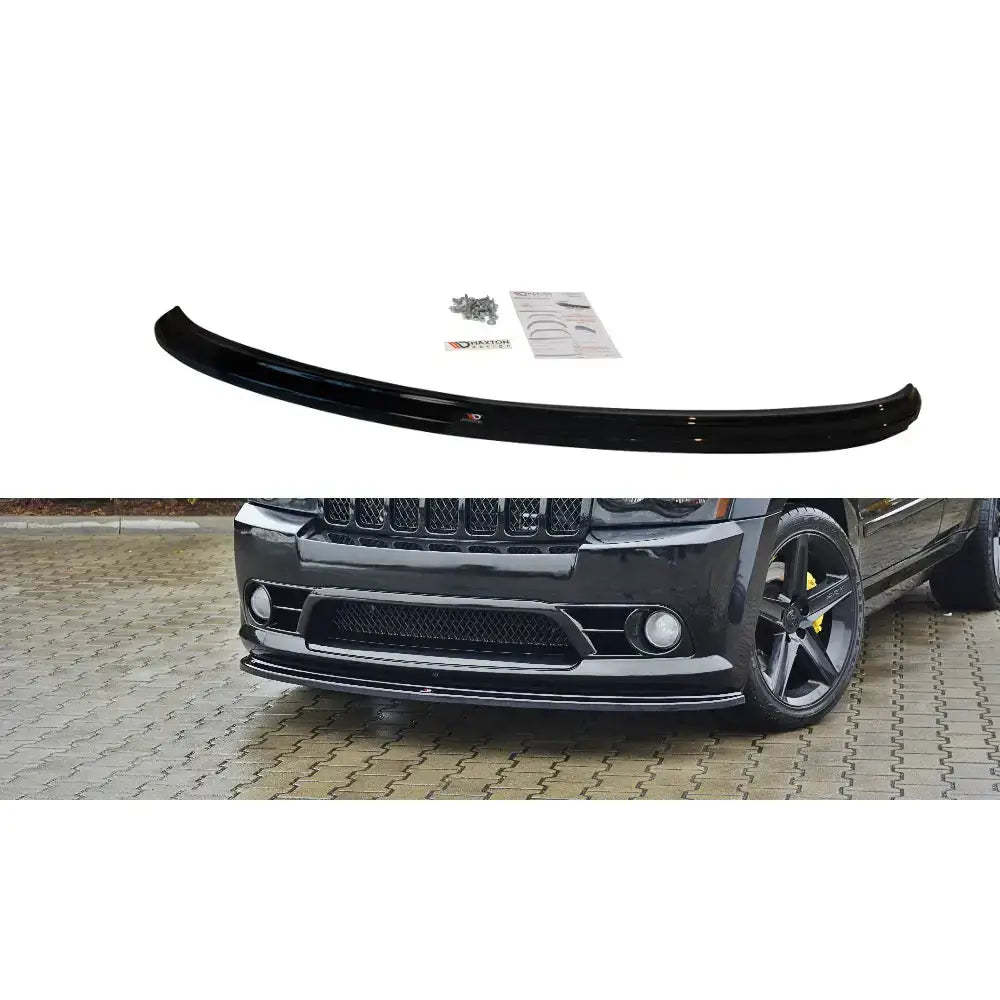 Frontspoiler til Jeep Grand Cherokee WK V.1 Str8 i sort glanset plast, montert på bil sett forfra.