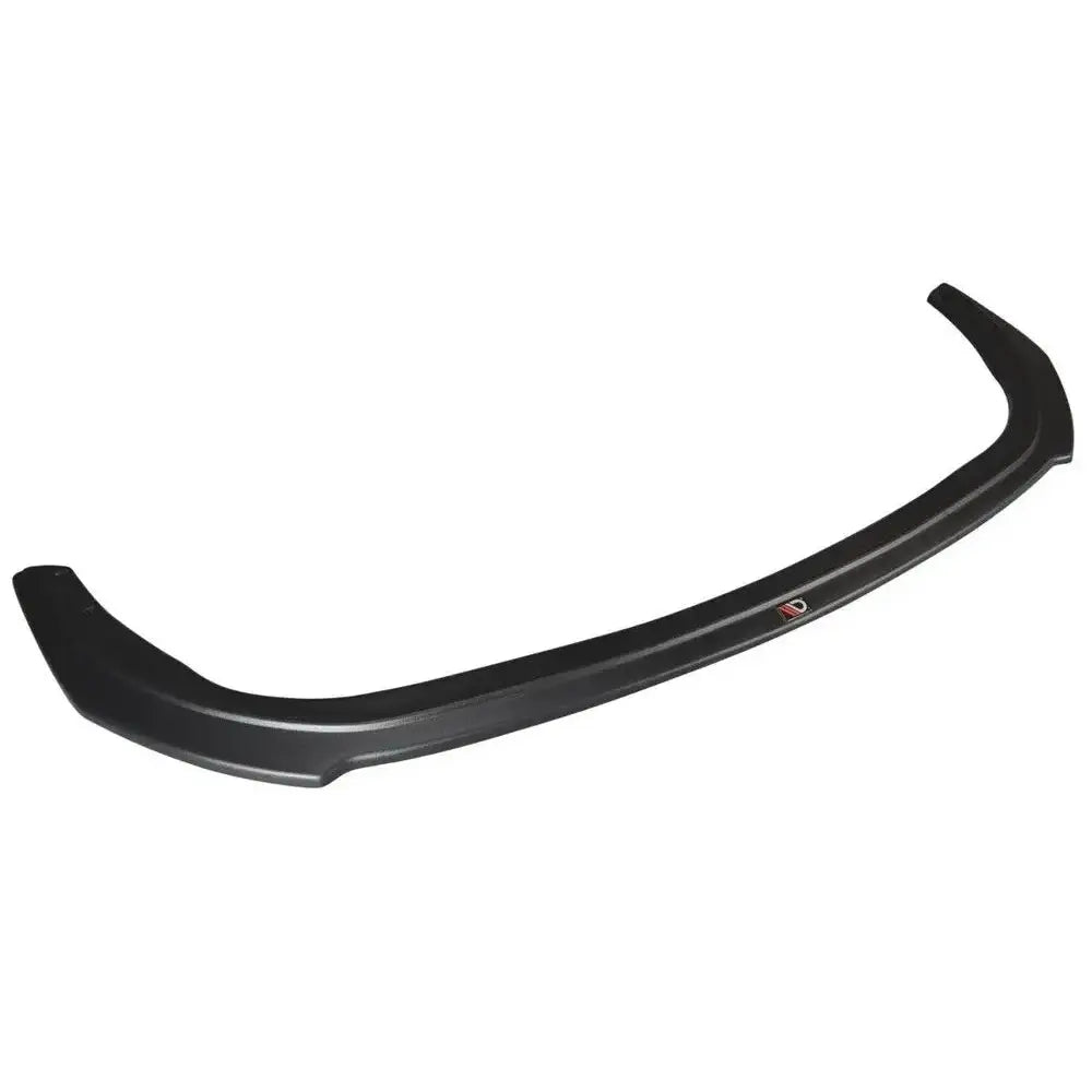 Front lip for Kia Cee'D GT Mk2 V.1, sort plast med logo, buet design, sett skrått ovenfra.