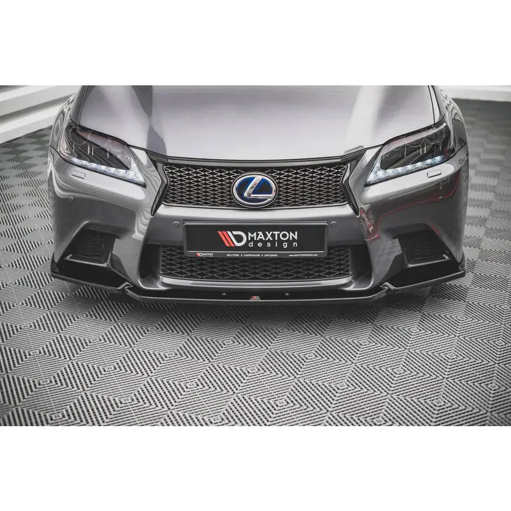 Spoiler til Lexus GS F Sport Mk4 med blank finish, aerodynamisk leppe og detaljer ved grill og frontlykter.