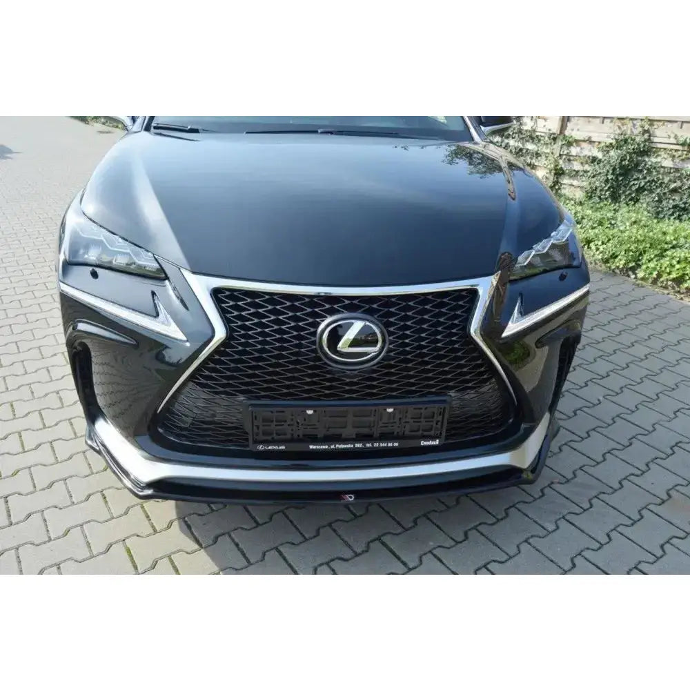 Frontleppe på Lexus NX Mk1 V.1 F-Sport med sort grill, kromdetaljer og skarpe LED-lys.