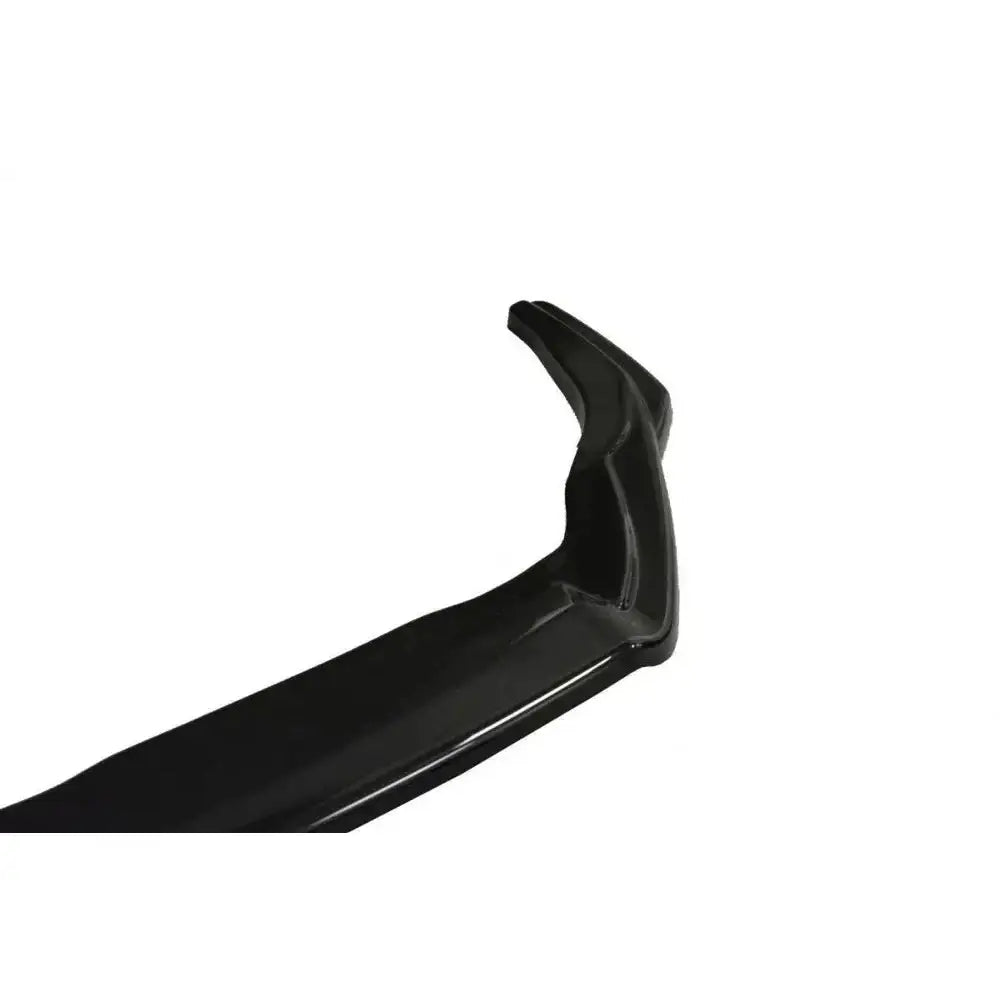 Spoiler til Lexus NX Mk1 V.1 F-Sport, sort og blank, nærbilde av kant mot hvit bakgrunn.