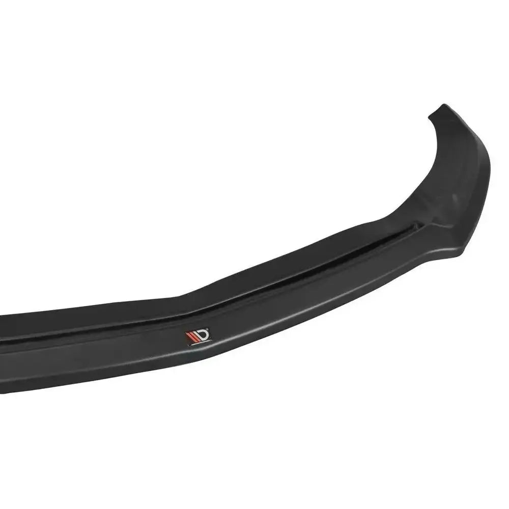 Frontspoiler Mercedes W176 Amg Facelift V.1 i sort plast med markant kant og logo, sett skrått ovenfra.