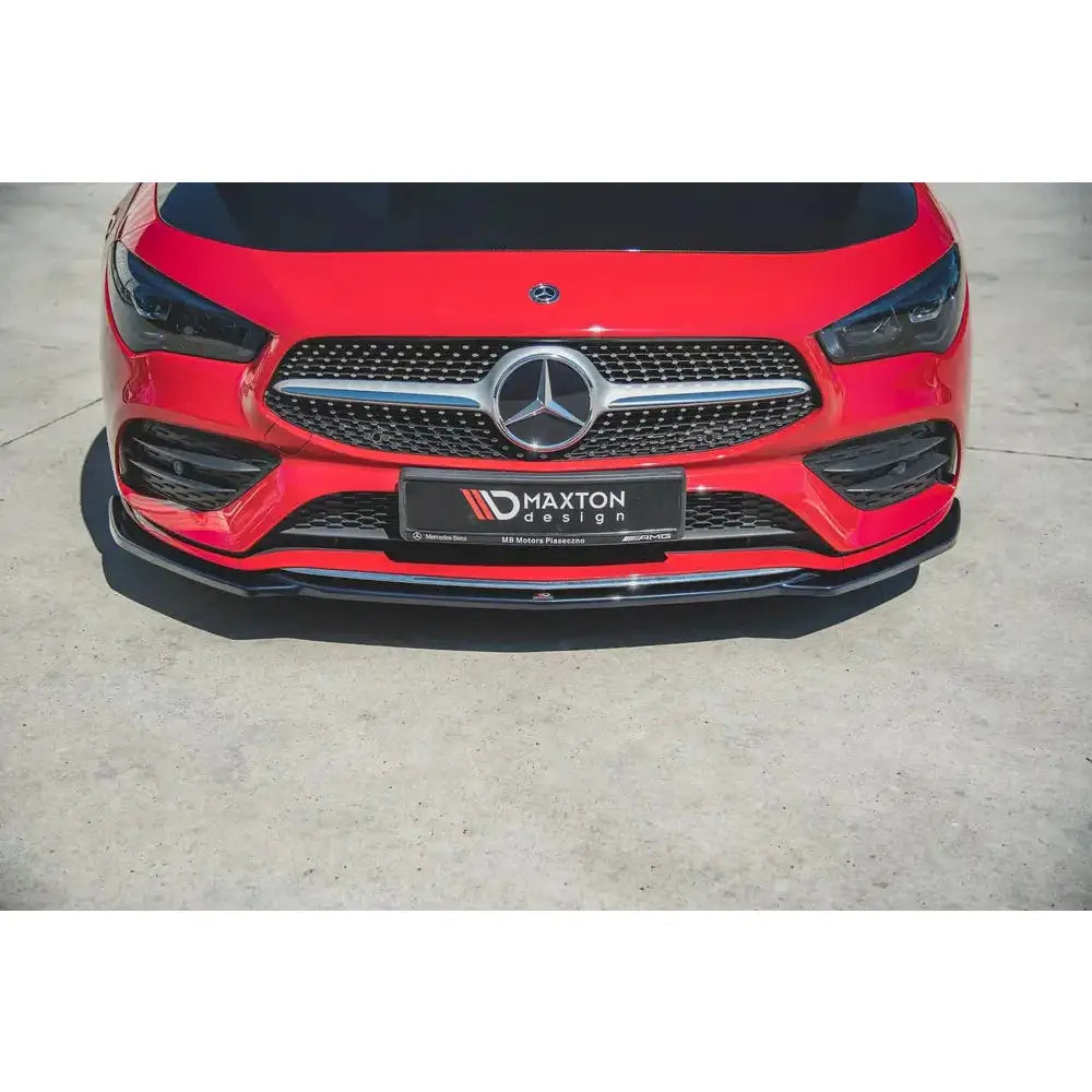 Frontleppe på Mercedes CLA C118 V.1 Amg-Line, sort farge under støtfanger og krom grill.
