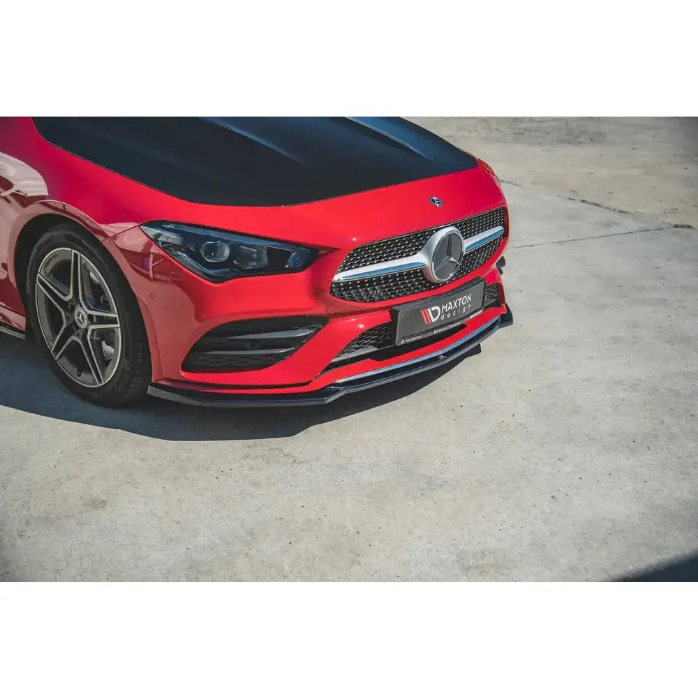 Spoiler til Mercedes CLA C118 V.1 Amg-Line sett fra venstre front med synlig Maxton Design-logo.