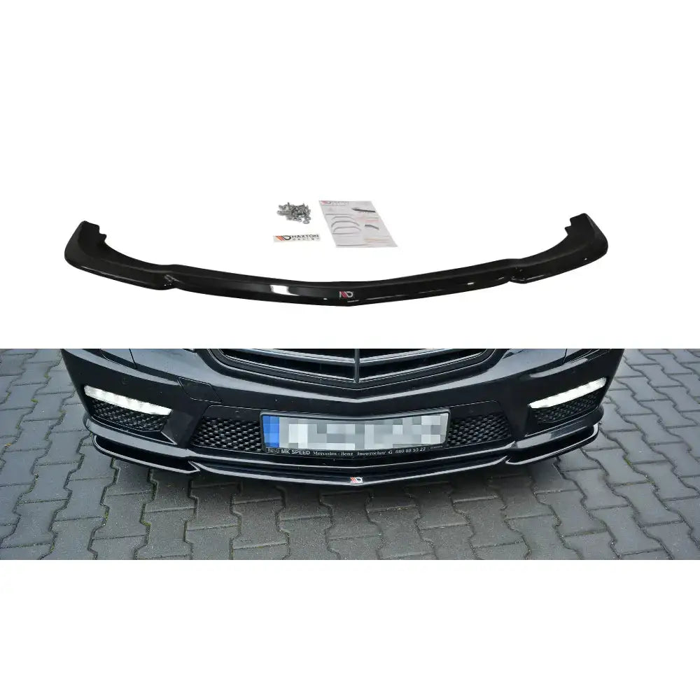 Frontspoiler Mercedes E63 AMG W212 V.1 i sort, glanset plast med monteringsutstyr og instruksjoner.