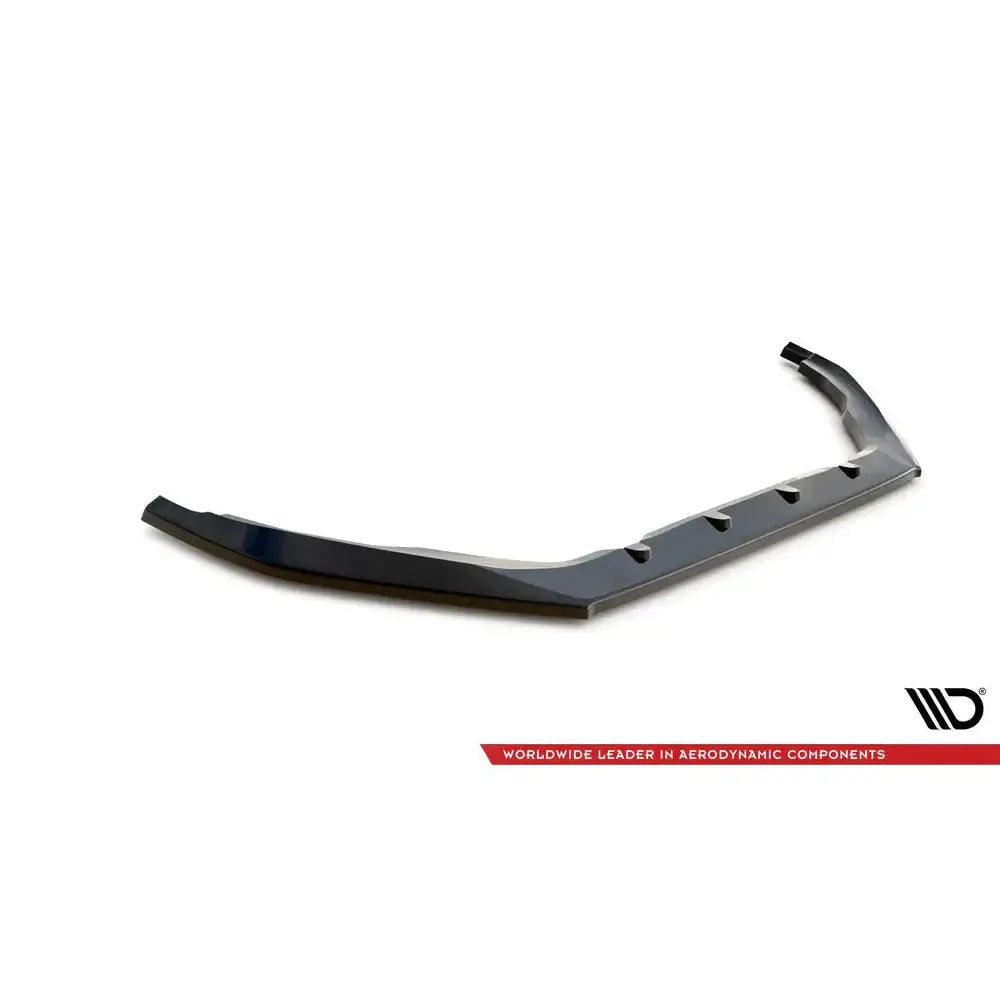 Front lip til Peugeot 208 GTi Mk1 V.1, sort glanset plast med utsparinger, sett skrått ovenfra.