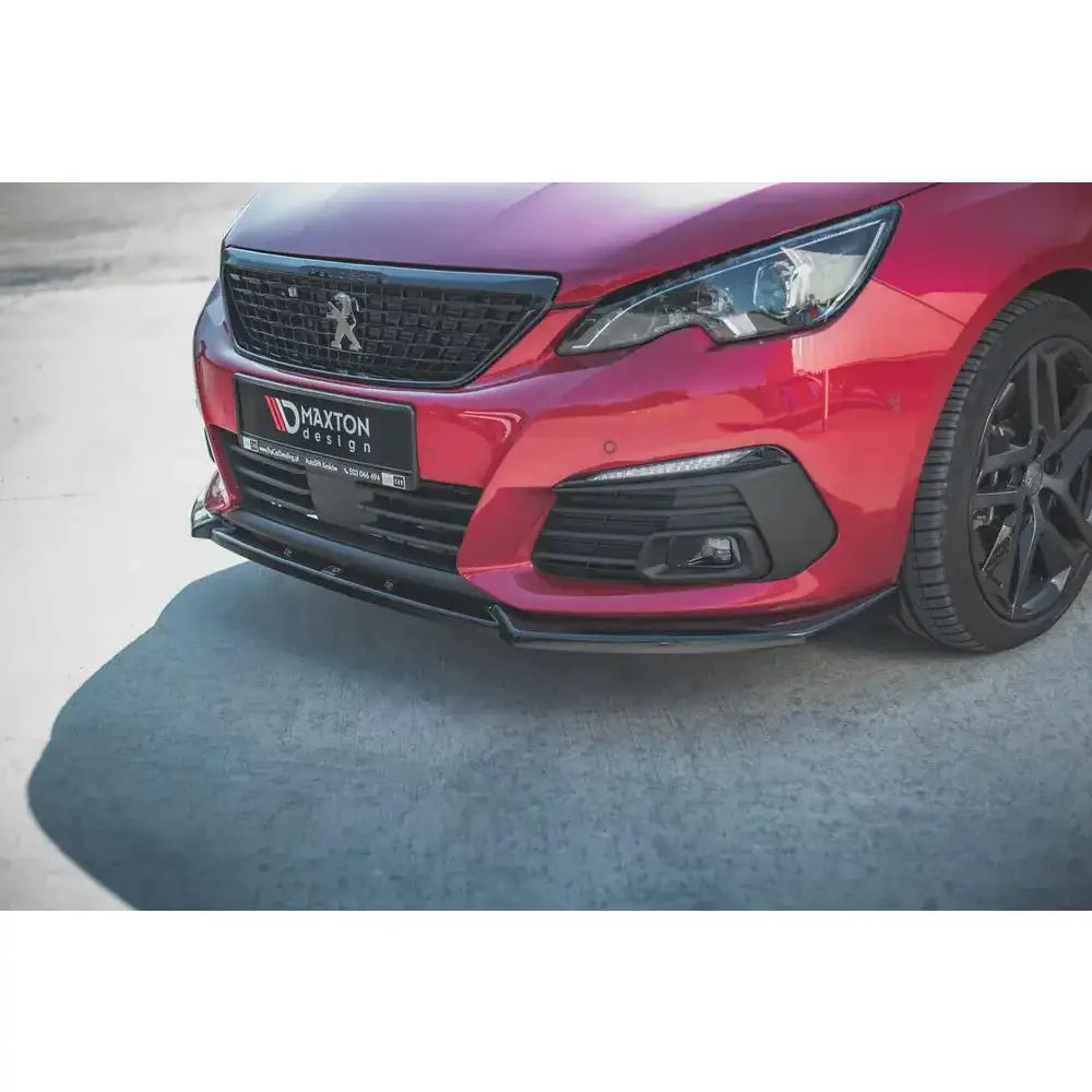Front splitter på Peugeot 308 GT Mk2 Facelift V.1 montert under fronten med sorte detaljer.