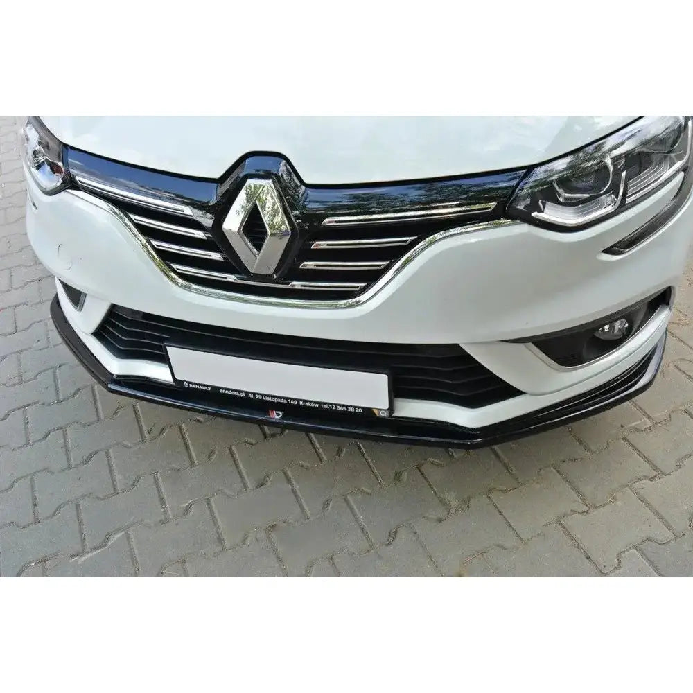 Frontleppe til Renault Megane Mk4 Hatchback V.1 montert på hvit bil med kromdetaljer og sort grill.