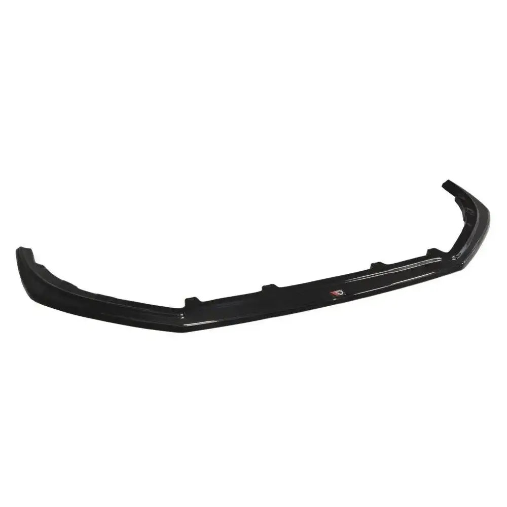 Frontspoiler til Renault Megane Mk4 Hatchback V.1 i svart plast, sett skrått ovenfra mot hvit bakgrunn.