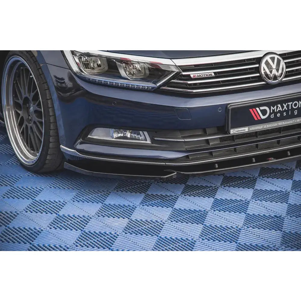 Front splitter på Volkswagen Passat B8 V.1, nærbilde av svart frontspoiler og detaljerte felger.