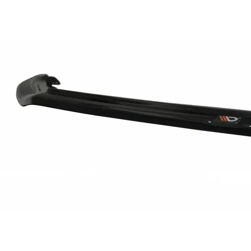 Front splitter VW Beetle V.1 11-19 sett fra siden, svart metallisk bjelke med oransje og sølv logo.