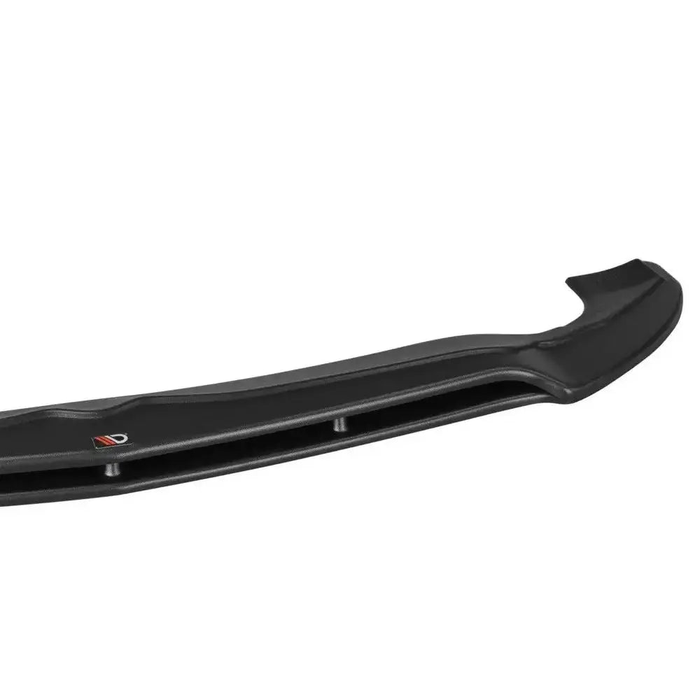 Frontspoiler V.2 Alfa Romeo Stelvio i svart, skrå vinkel med monteringsbolter og farget detalj.