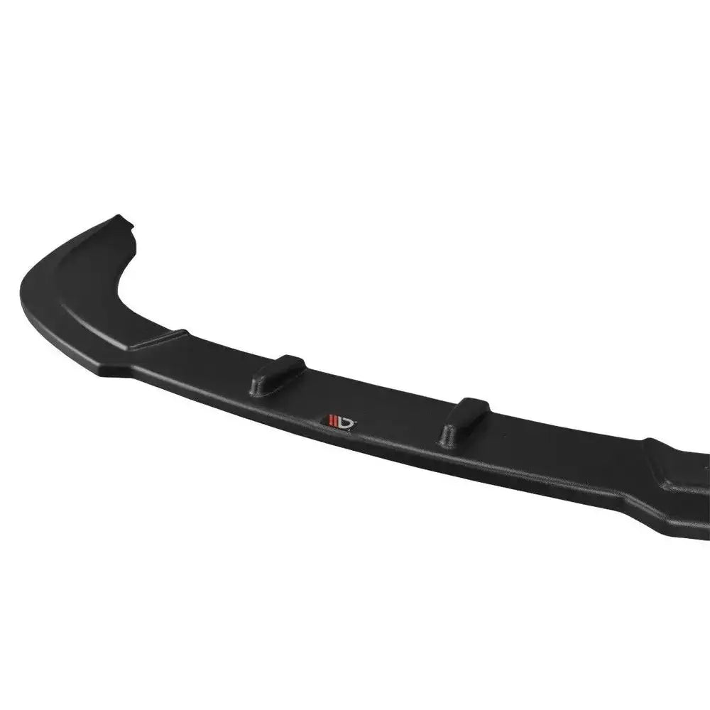 Frontspoiler Audi A4 S-Line B6 V.2 sett fra skrå vinkel, sort plast med små opphøyde detaljer og logo.