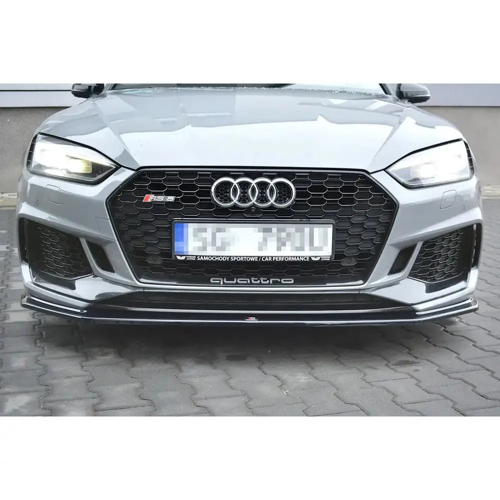 Frontleppe Audi RS5 F5 Coupe med blank splitter under sort grill og quattro-emblem, sett forfra.