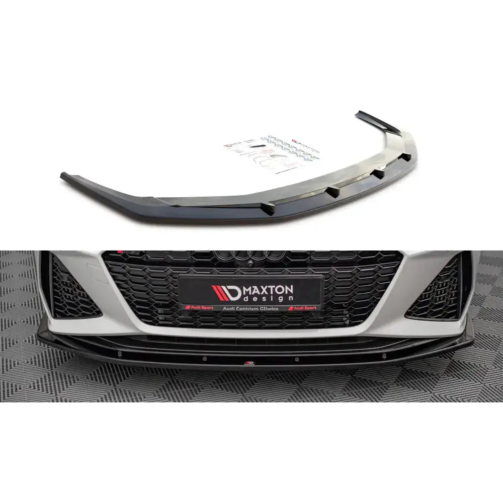 Frontspoiler Audi RS6 C8 V.2 sort splitter montert på bil, sett fra skrå vinkel med aerodynamiske detaljer.