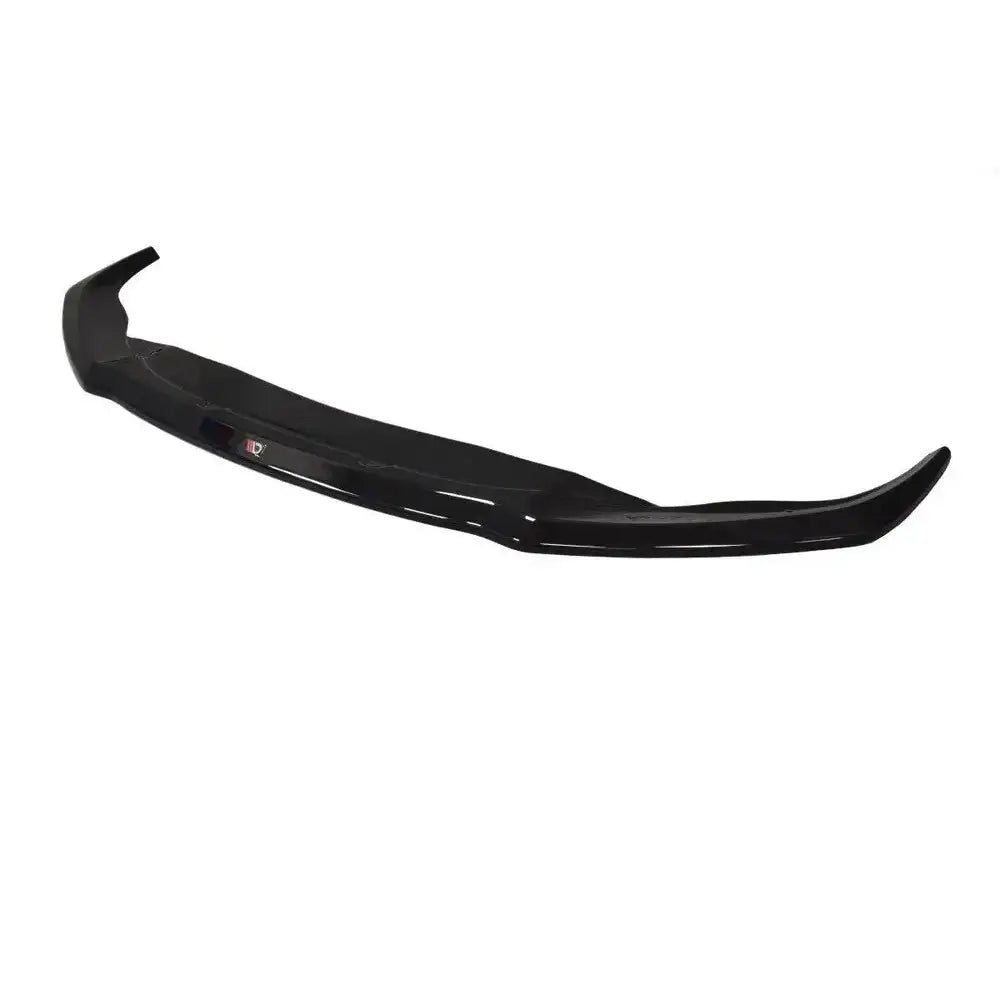 Frontspoiler Audi RS7 Facelift V.2 sort, blank plast med aerodynamiske former, sett skrått ovenfra.