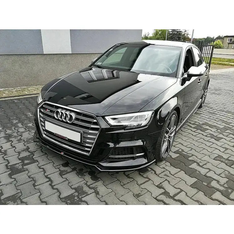 Front splitter Audi S3 / A3 S-Line 8V FL montert på sort bil med kromgrill og LED-frontlykter.