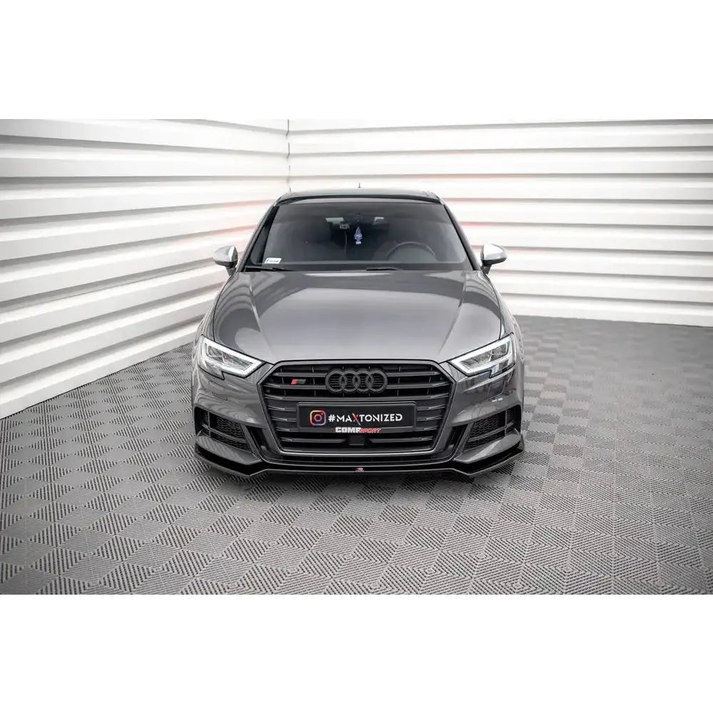 Frontleppe på Audi S3 Sportback 8V Facelift, sett forfra med svart grill og skarpe frontlykter.