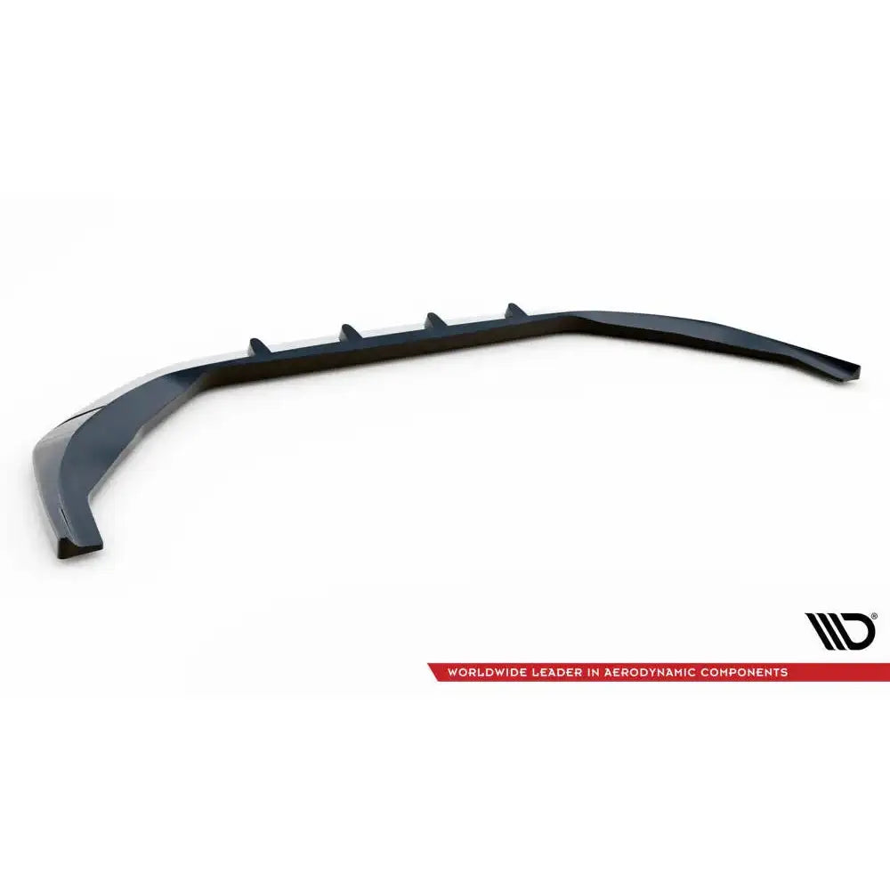 Frontspoiler Audi S8 D5 V.2 vist fra skrå vinkel med vertikale finner, svart plast på hvit bakgrunn.