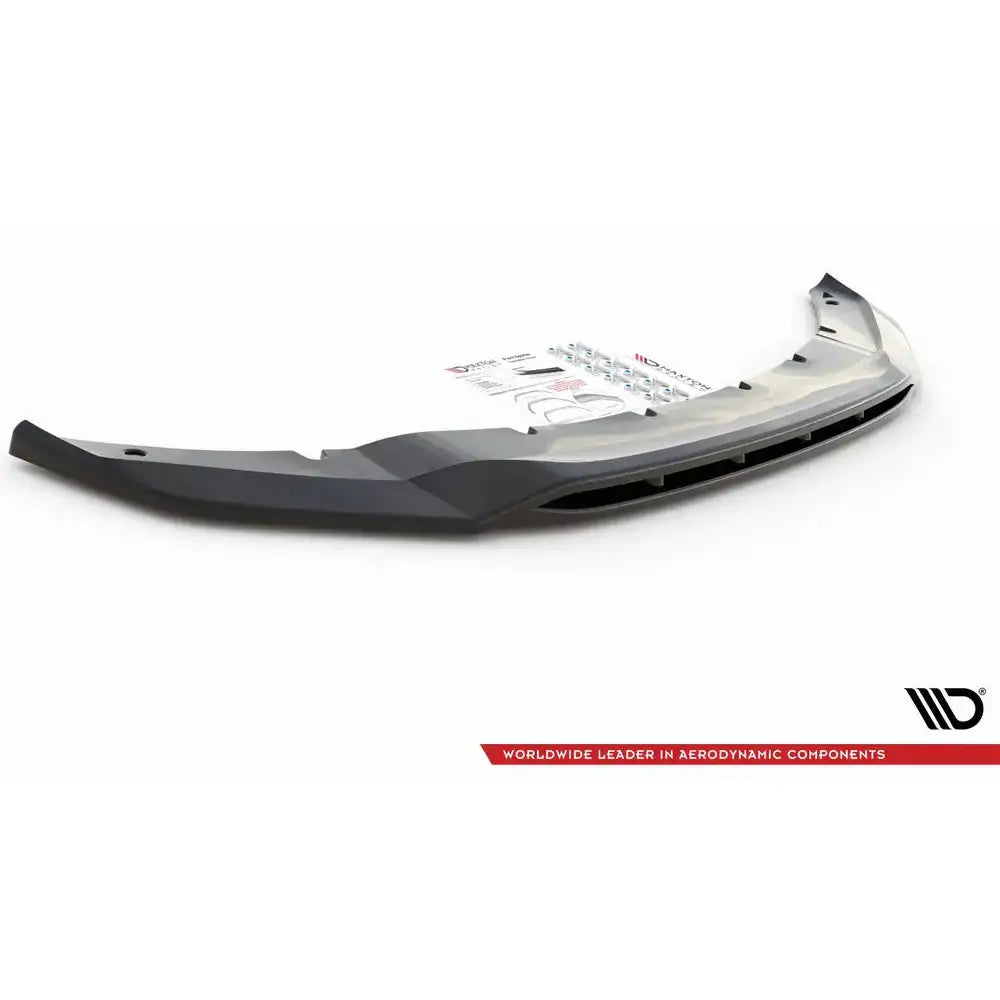 Frontleppe til BMW X5 M F15 V.2 14-18, svart plast med monteringsutstyr, vist fra skrå vinkel.