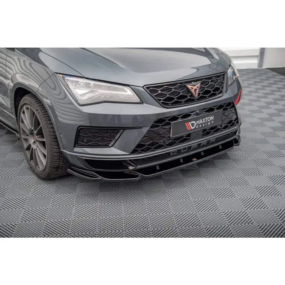 Front splitter på Cupra Ateca V.2, montert under støtfanger, viser grill og felg i detalj.