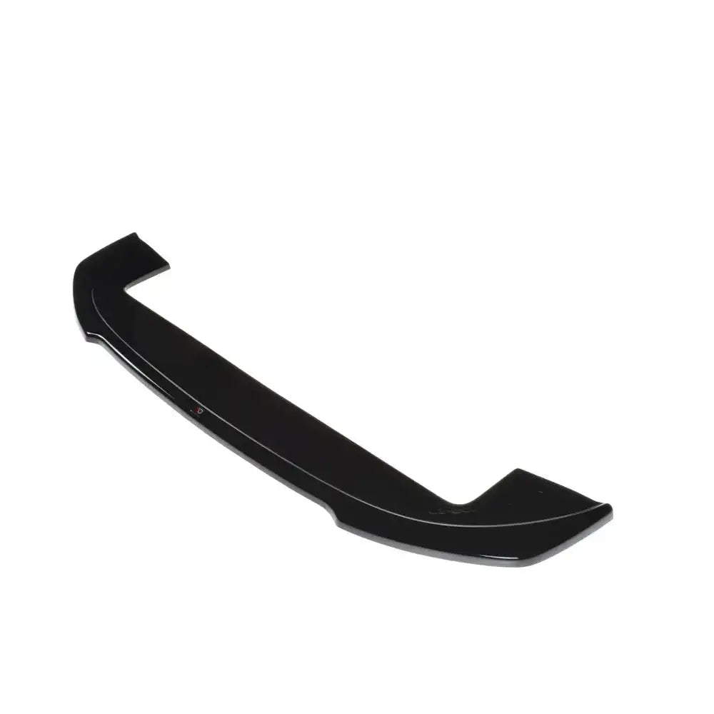 Frontspoiler til Fiat 500 V.2 Hatchback, sort og glanset plast, vist i skrå vinkel mot hvit bakgrunn.