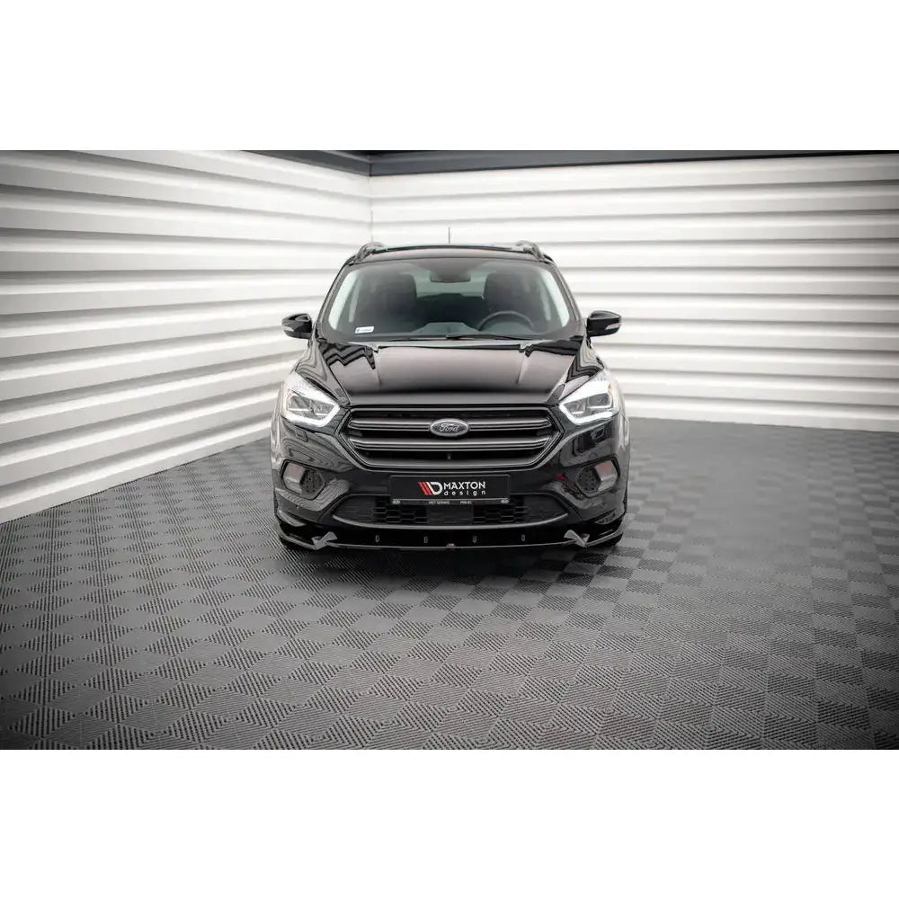 Frontleppe på Ford Escape ST-Line Mk3 V.2 12-19, svart SUV sett forfra med markant grill og lykter.