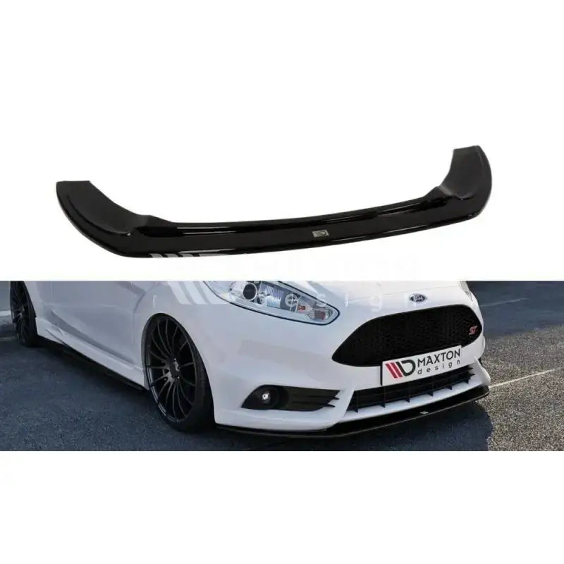 Frontspoiler til Ford Fiesta Mk7 ST Facelift V.2 2013-16 i sort blank plast, vist på hvit bil forfra.