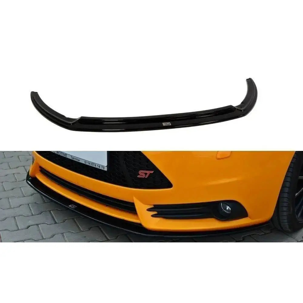 Frontspoiler Ford Focus Mk3 St V.2 i sort, blank plast montert på gul bil sett skrått forfra.