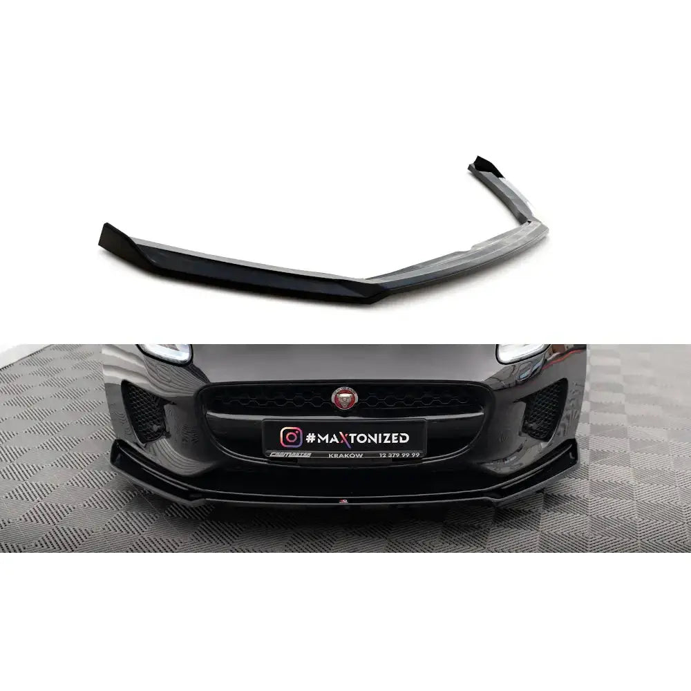 Frontspoiler Jaguar F-Type Mk1 Facelift V.2 i svart plast med blank overflate, sett forfra montert på bil.
