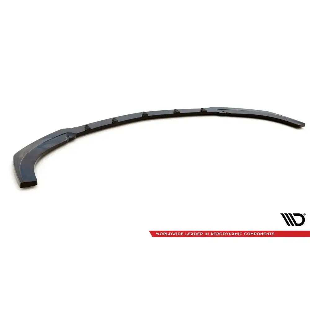 Frontspoiler Mercedes GT 63S 4-Door Coupe V.2 svart plast, skrått ovenfra, med røde og sorte logoelementer.