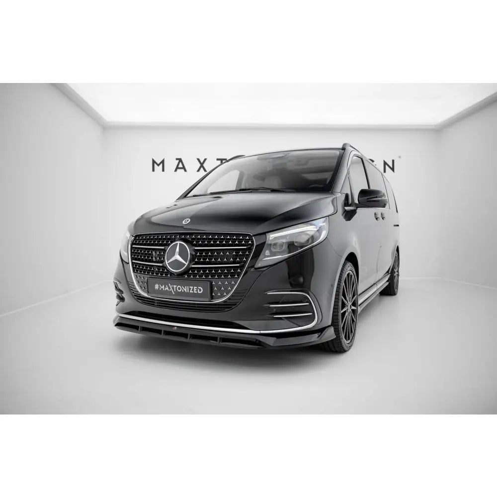 Frontleppe V.2 Mercedes V-Class W447 Facelift sett forfra med kromdetaljer og markant frontgrill.