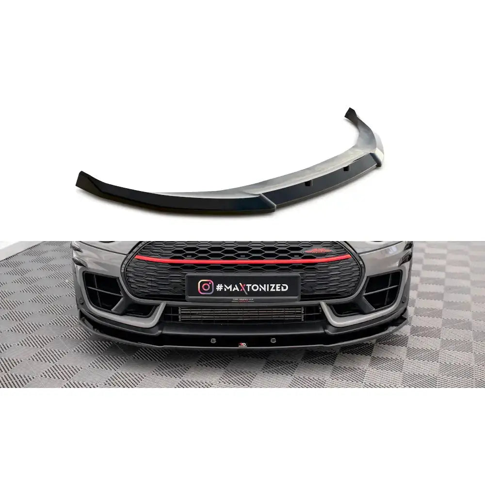 Frontleppe til Mini Cooper Clubman John Cooper Works F54, sort plast, vist fra skrå vinkel og montert.